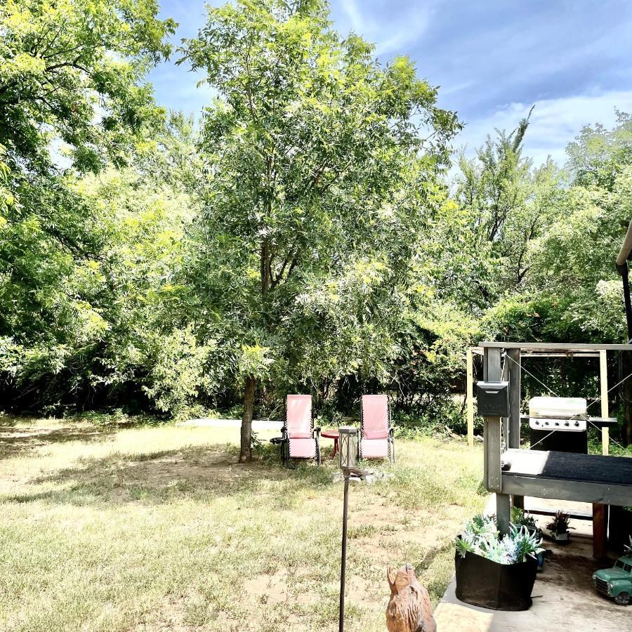 Pet Friendly Graham Home Route 66 At The Mistletoe Farm Bagian luar foto