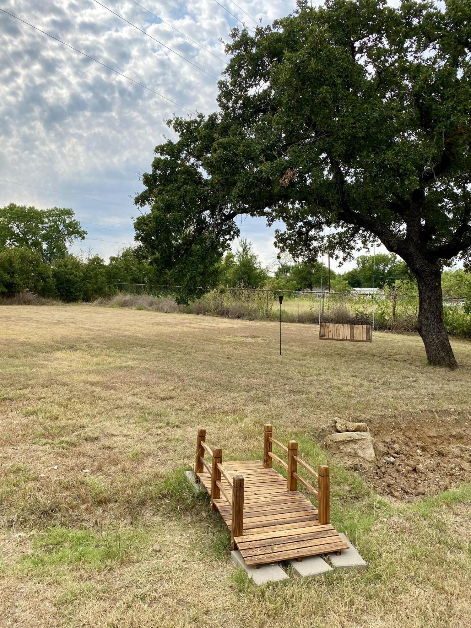 Pet Friendly Graham Home Route 66 At The Mistletoe Farm Bagian luar foto
