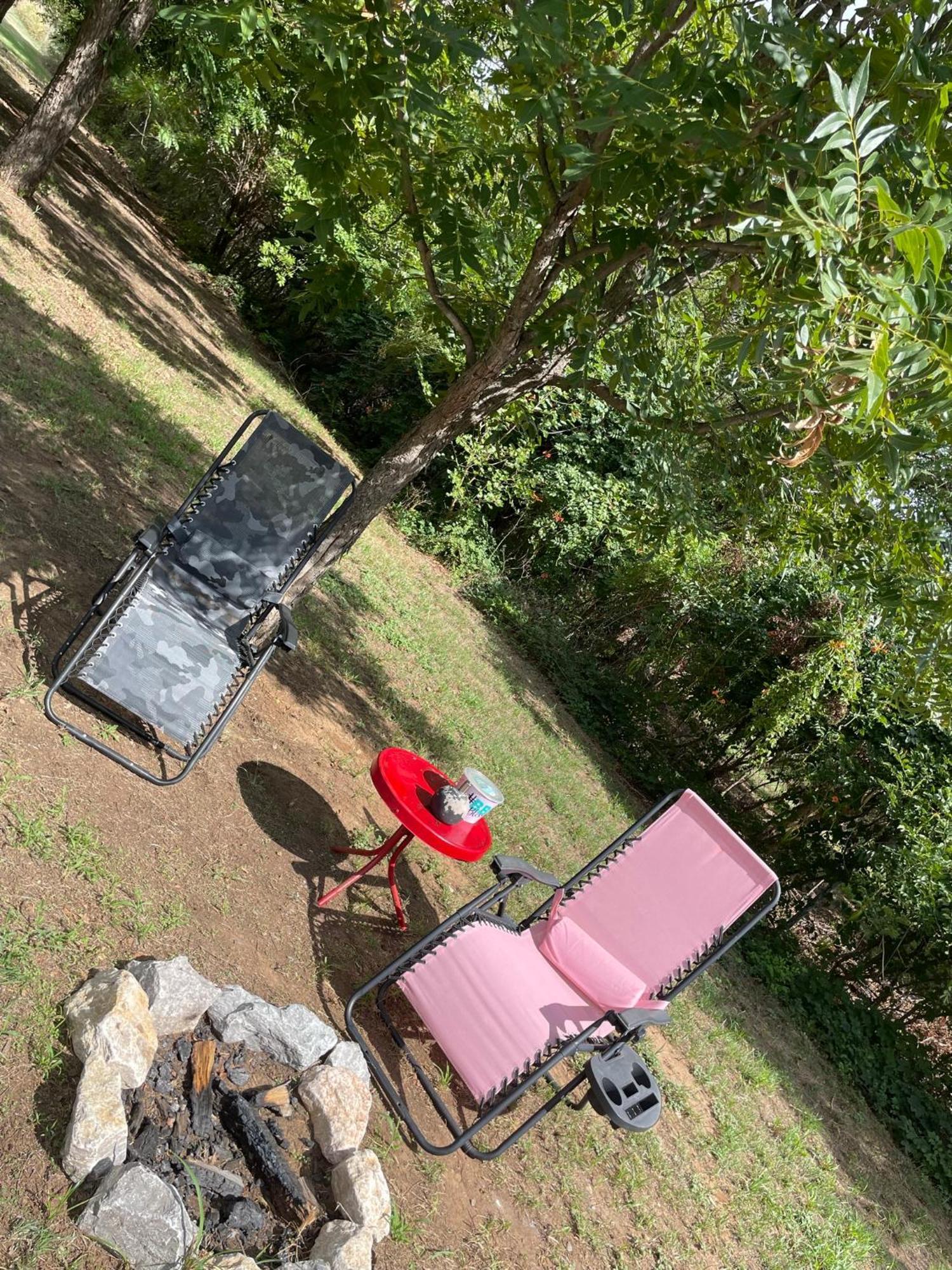 Pet Friendly Graham Home Route 66 At The Mistletoe Farm Bagian luar foto